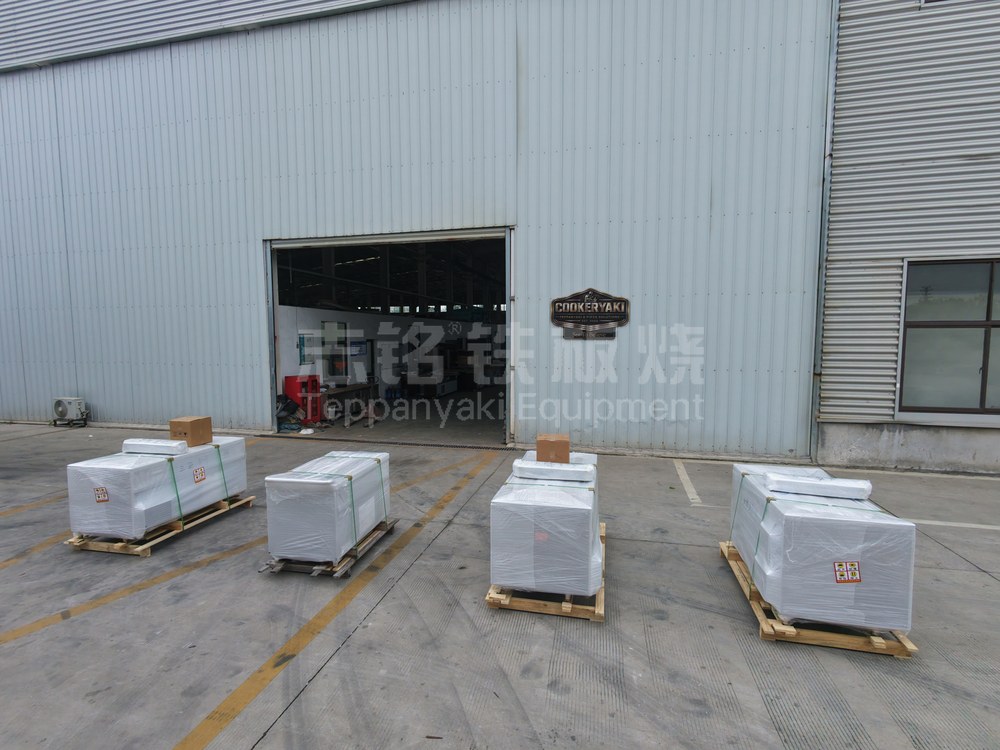 长方形、工厂实拍、多台设备、出口，铁板烧设备工厂车间实拍。