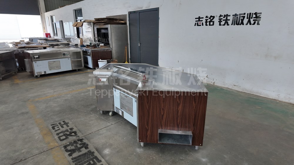 弓形、裸机、工厂实拍，铁板烧设备工厂车间实拍。