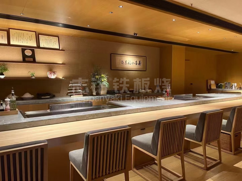 异形、组合、特殊定制、双炒位、客户案例实景、铁板烧餐厅，铁板烧设备客户现场实景。