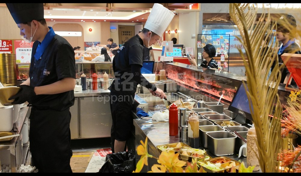 美食档口明档、板前烤肉饭，铁板烧设备实景图。