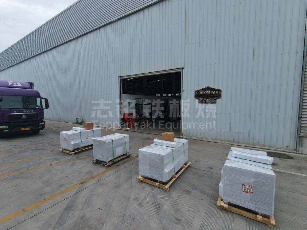 长方形、工厂实拍、多台设备、出口，铁板烧设备工厂车间实拍。