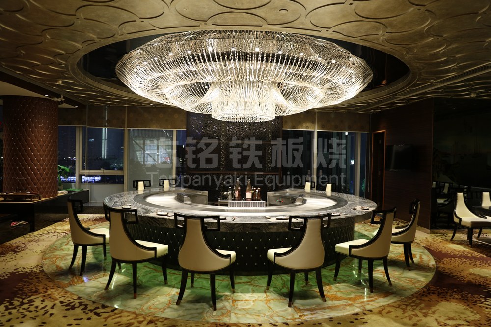 圆形、组合、特殊定制、双炒位、客户案例实景、铁板烧餐厅，铁板烧设备客户现场实景。