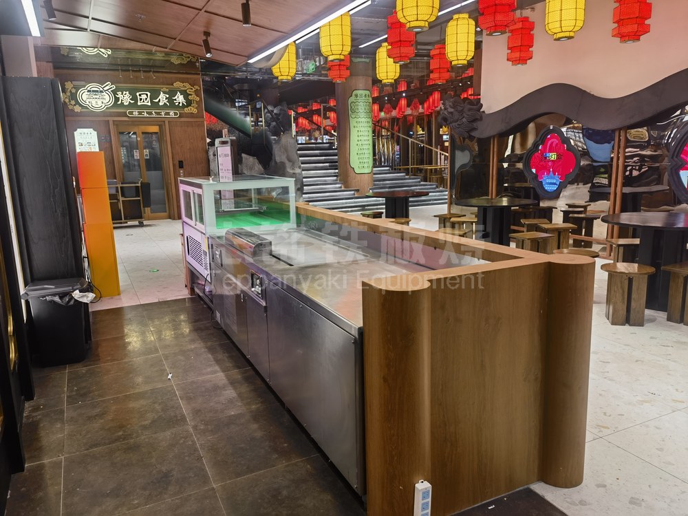 长方形、美食档口明档，铁板烧设备实景图。