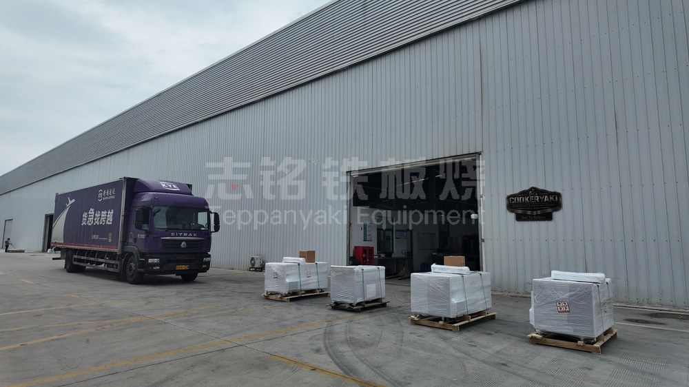 长方形、工厂实拍、多台设备、出口，铁板烧设备工厂车间实拍。