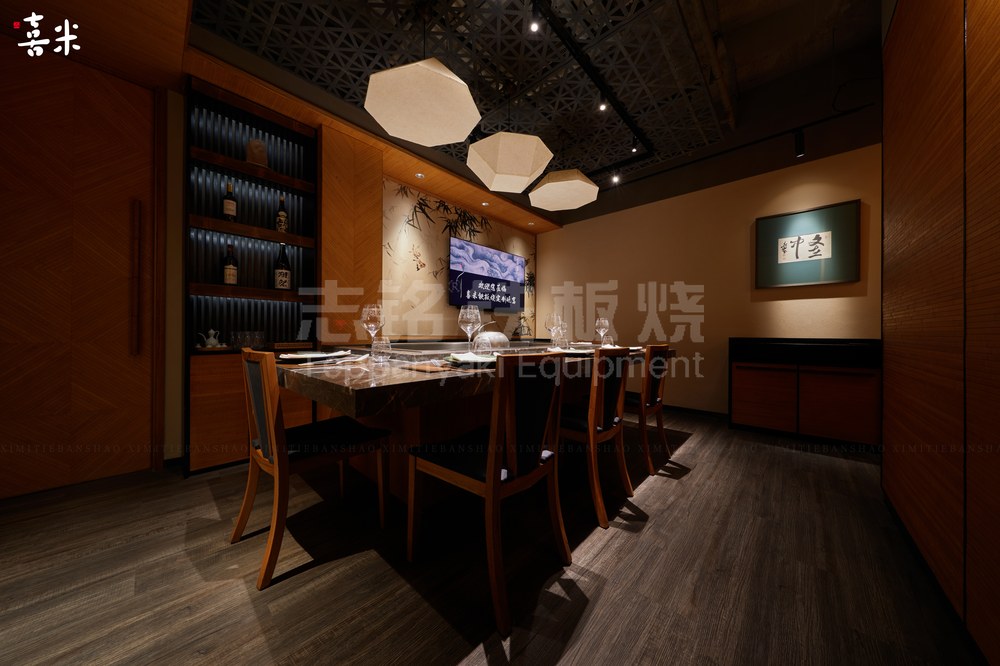 长方形、半隐藏西风前吹后吸、客户案例实景、铁板烧餐厅，铁板烧设备客户现场实景。