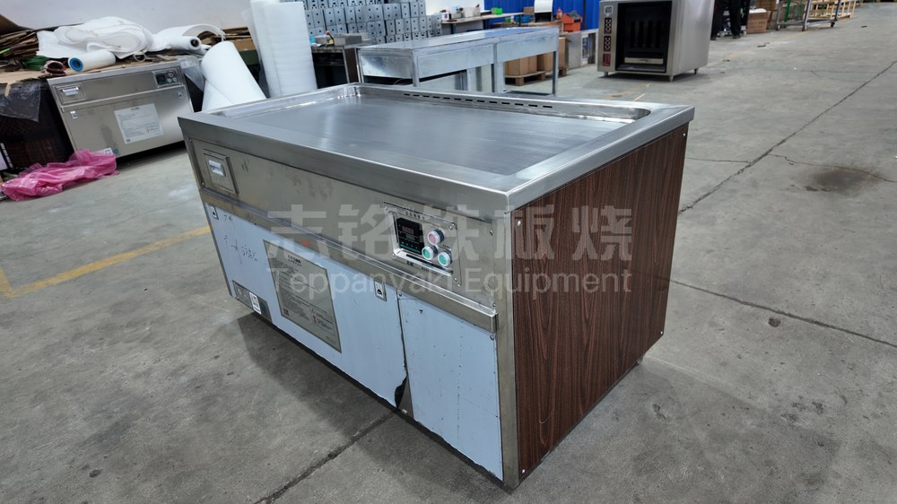 长方形、半隐藏西风前吹后吸、裸机、工厂实拍，铁板烧设备工厂车间实拍。