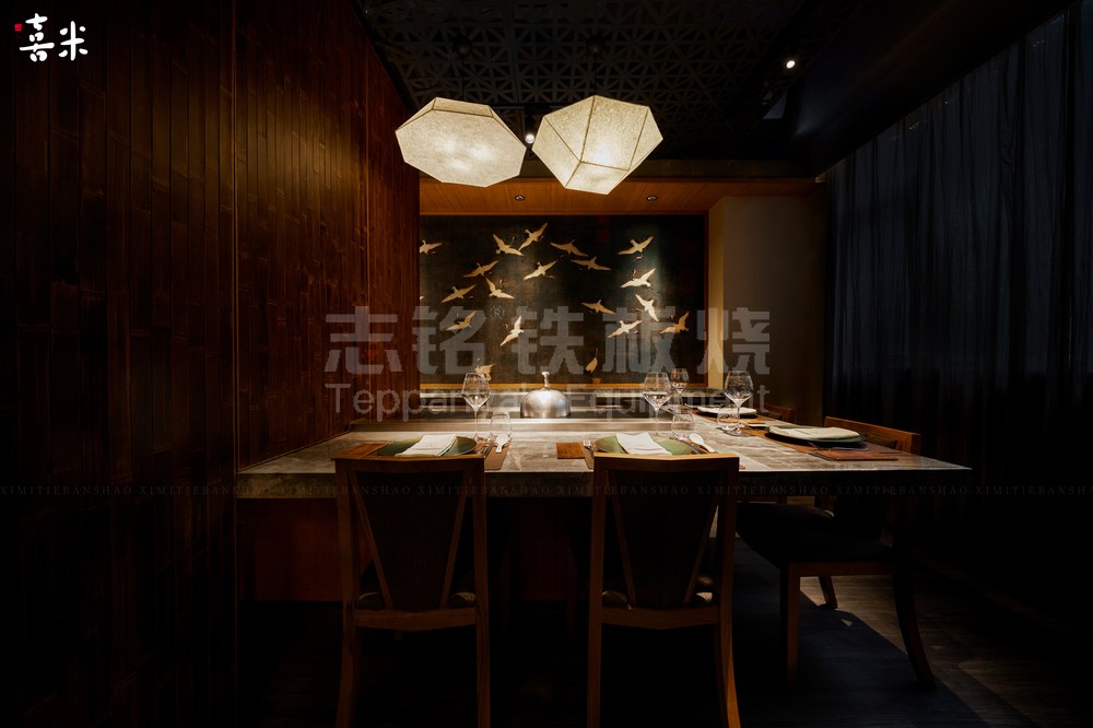 长方形、客户案例实景、铁板烧餐厅，铁板烧设备客户现场实景。