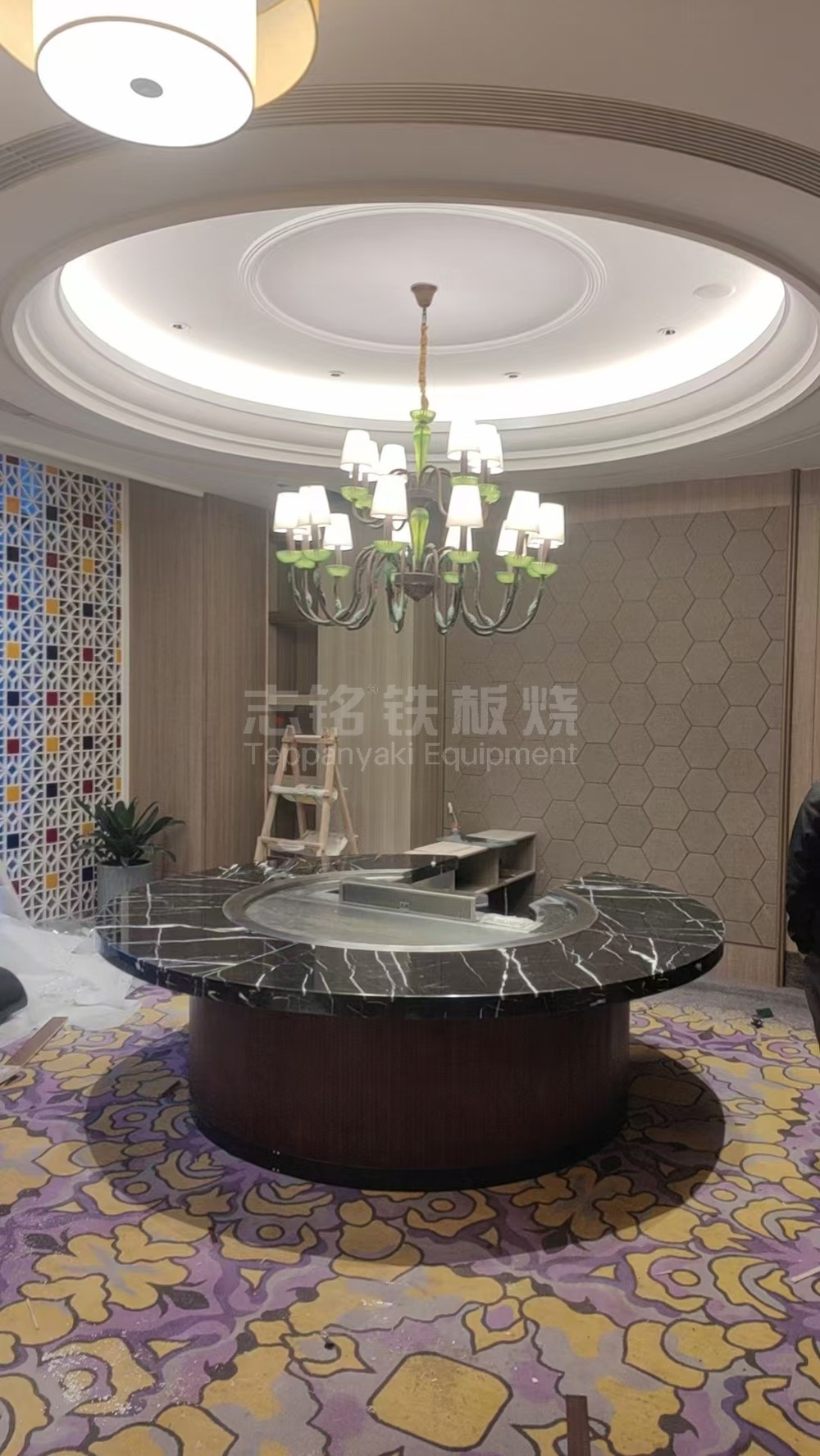 圆形、客户案例实景、安装现场、铁板烧餐厅，铁板烧设备客户现场实景。