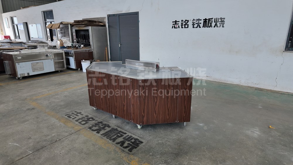 弓形、裸机、工厂实拍，铁板烧设备工厂车间实拍。