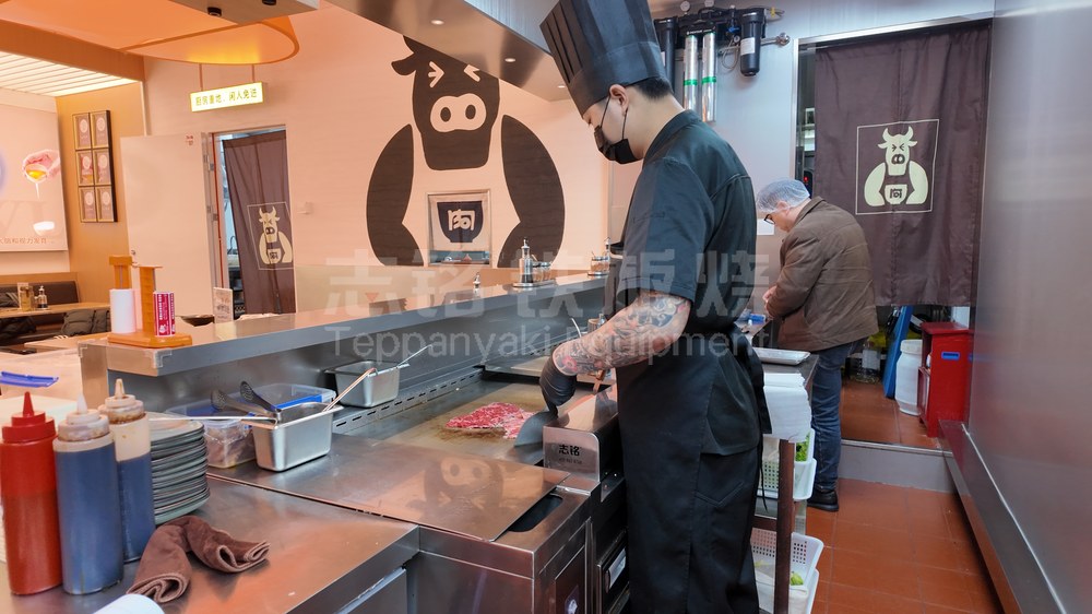 长方形、客户案例实景、美食档口明档、板前烤肉饭，铁板烧设备客户现场实景。