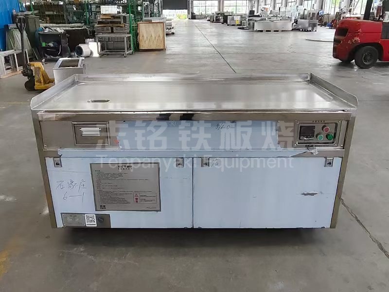 长方形、特殊定制、上排烟、裸机、工厂实拍，铁板烧设备工厂车间实拍。