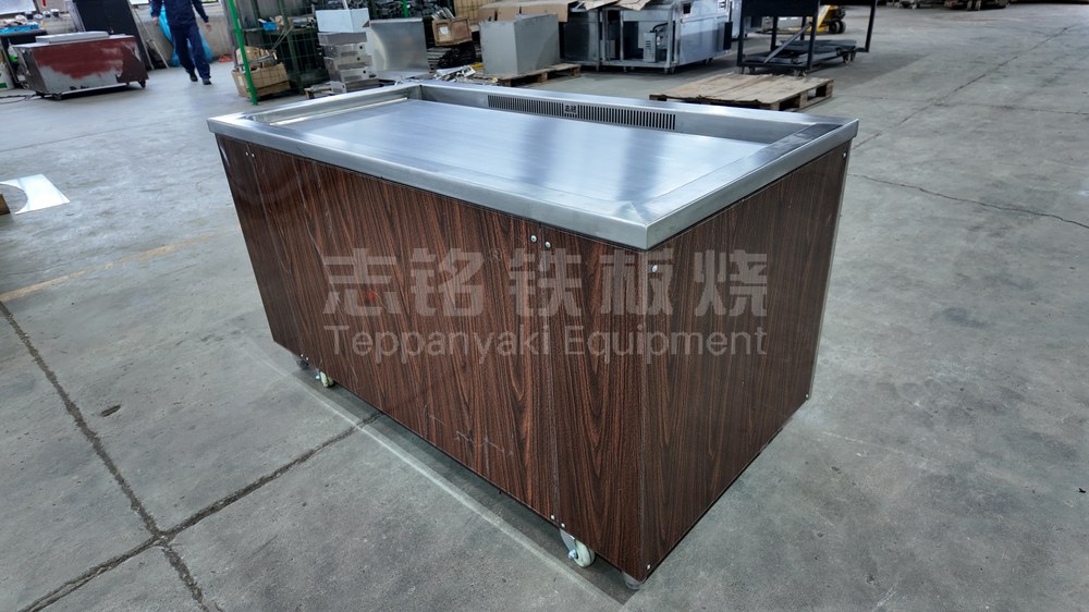 长方形、半隐藏西风前吹后吸、裸机、工厂实拍，铁板烧设备工厂车间实拍。