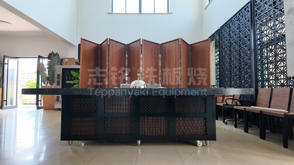 长方形、多功能、铁艺围挡、大理石、裸机+大理石、铁板烧餐厅，铁板烧设备实景图。
