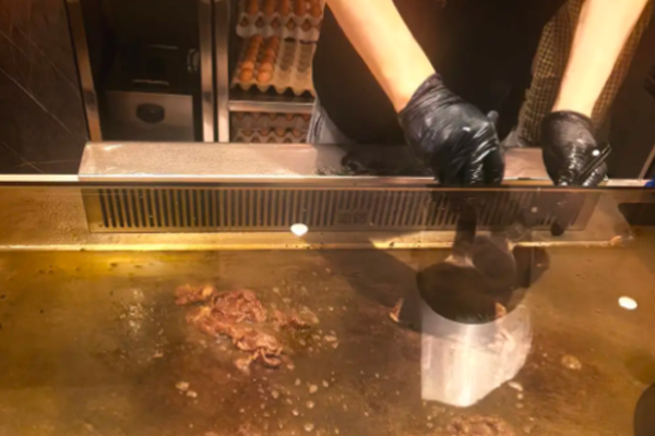 辽宁沈阳西塔喜塔板前烤肉饭