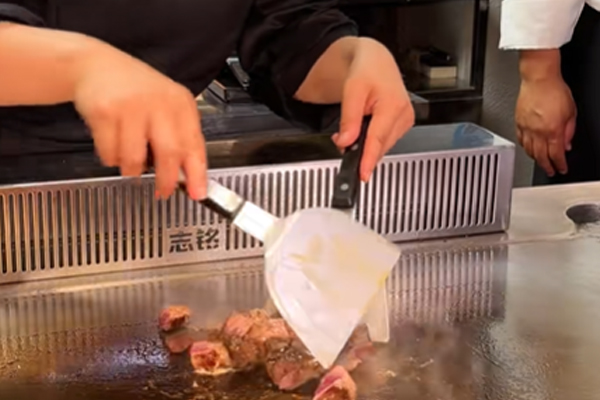 河南郑州麗漫山铁板料理多少钱一位